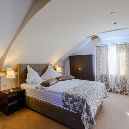 Vila Palace Карансебеш Экстерьер фото